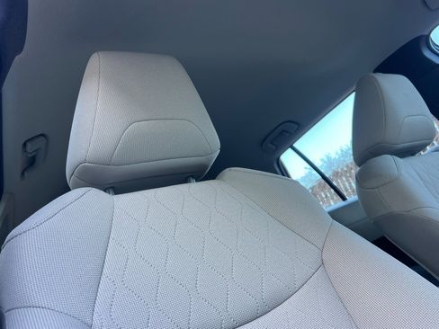 Used 2024 Toyota Corolla Cross L image 17