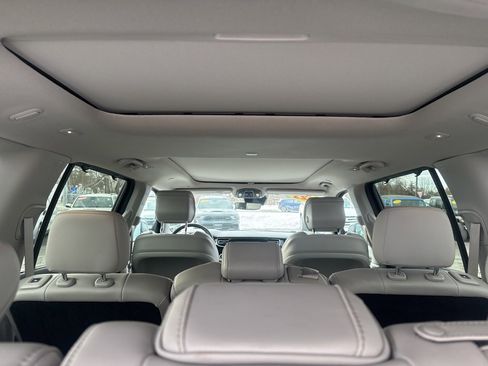 Used 2023 Jeep Wagoneer Series III w/ Premium Group I image 15