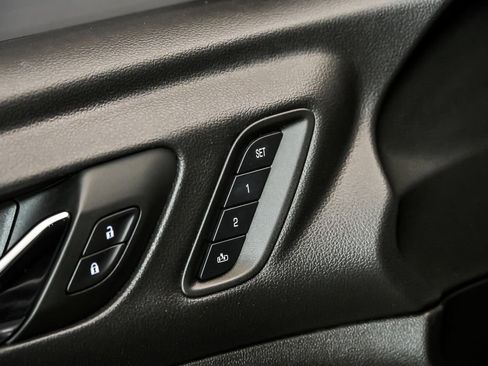 Used 2022 GMC Acadia Denali w/ Denali Technology Package AWD/4WD image 11