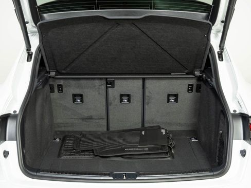 New 2026 Porsche Macan AWD/4WD image 31