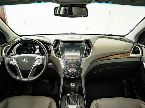 Used 2017 Hyundai Santa Fe Limited image 4