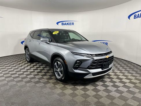 Used 2025 Chevrolet Blazer LT image 2