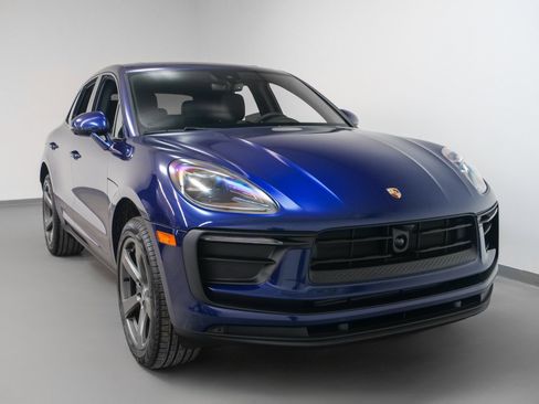 Used 2025 Porsche Macan image 12