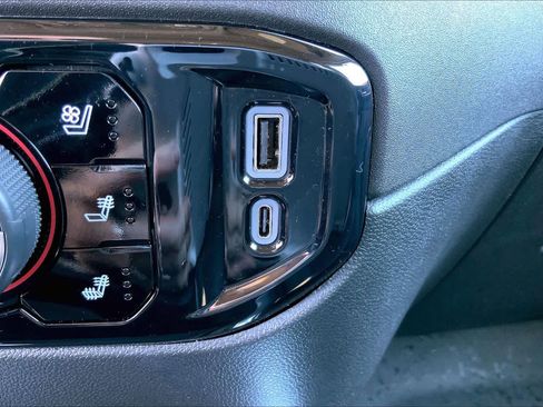 Used 2024 Chevrolet Silverado 2500 LTZ w/ LTZ Convenience Package image 32