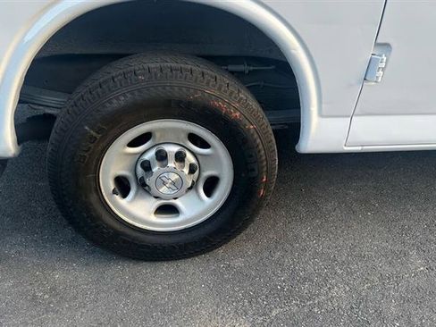 Used 2017 Chevrolet Express 2500 image 30