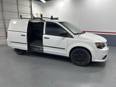 Used 2014 RAM C/V Tradesman w/ UConnect Hands-Free Group FWD image 10