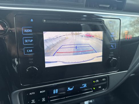 Used 2019 Toyota Corolla LE image 14