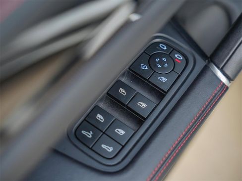 Used 2023 Porsche Cayenne GTS image 28