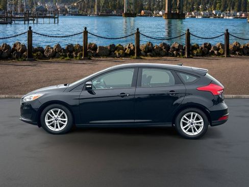 Used 2017 Ford Focus SE FWD image 5
