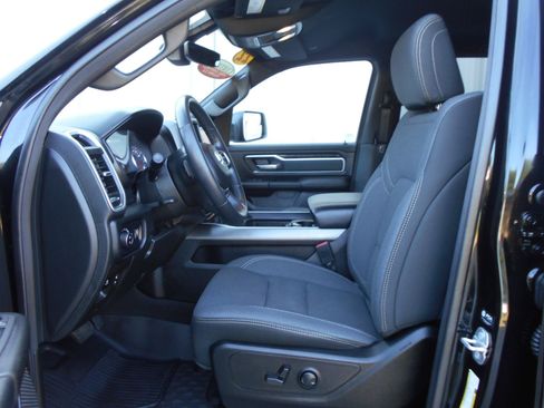 Used 2022 RAM 1500 Big Horn AWD/4WD image 6