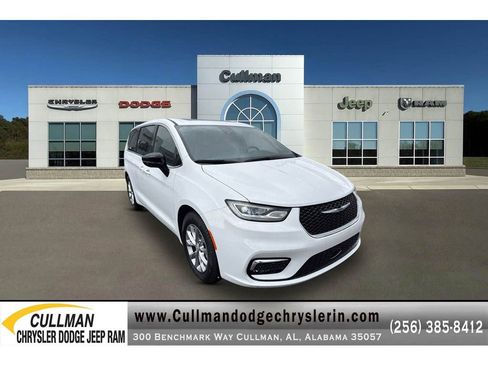 New 2026 Chrysler Pacifica Limited image 1