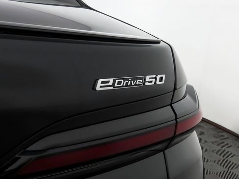 Used 2025 BMW i7 eDrive50 w/ M Sport Package RWD image 8