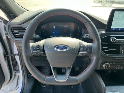 Certified 2025 Ford Escape ST-Line Select AWD/4WD image 34
