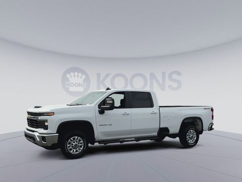 Used 2025 Chevrolet Silverado 2500 LT w/ Convenience Package image 8