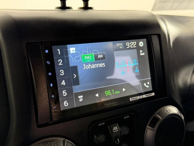 Used 2018 Jeep Wrangler Unlimited Rubicon w/ Connectivity Group AWD/4WD image 82