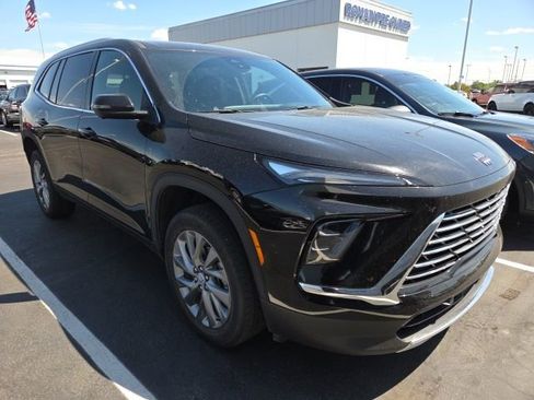 Used 2025 Buick Enclave Preferred image 4