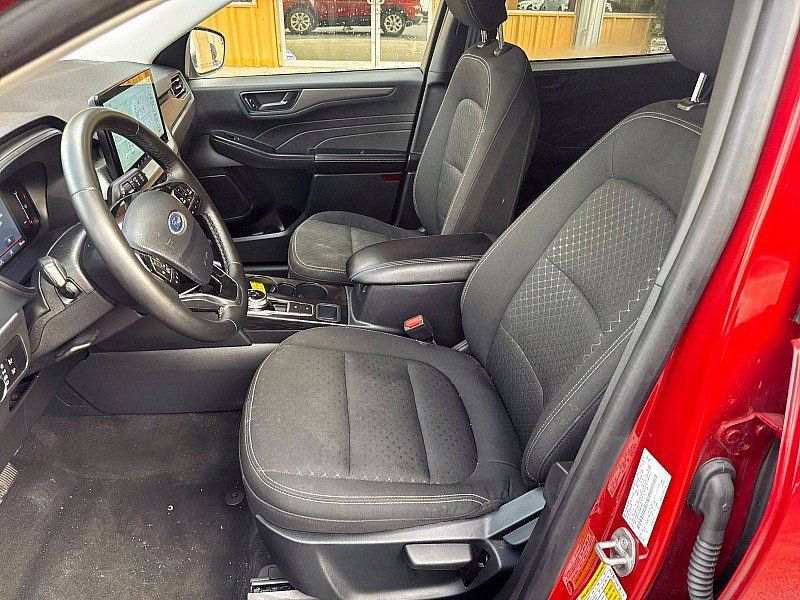 Used 2025 Ford Escape Active w/ Tech Pack #1 FWD image 9