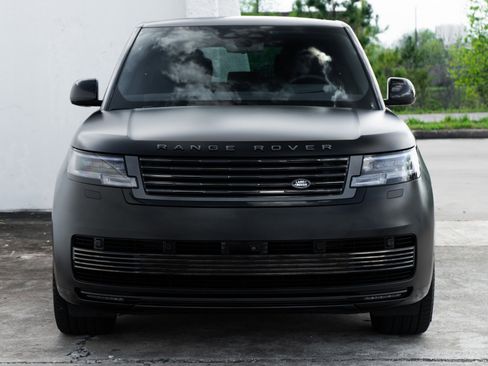 Used 2025 Land Rover Range Rover SV image 13