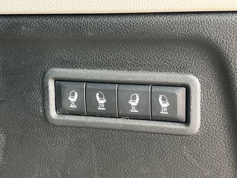 Used 2024 Jeep Wagoneer L Series II RWD image 27