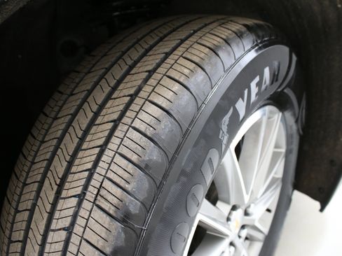 Used 2023 Chevrolet Traverse LT w/ LPO, Floor Liner Package image 33