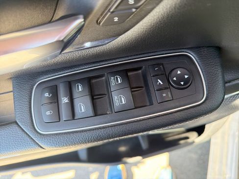 Used 2024 RAM 1500 Laramie AWD/4WD image 15
