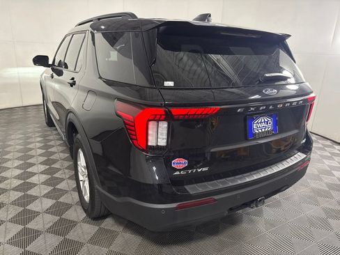 Used 2025 Ford Explorer Active AWD/4WD image 7