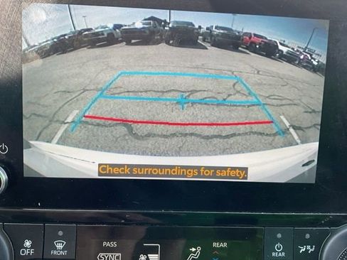 Used 2023 Toyota Highlander LE image 2