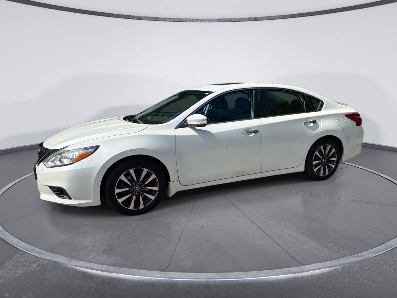 Used 2017 Nissan Altima 2.5 SL FWD image 2