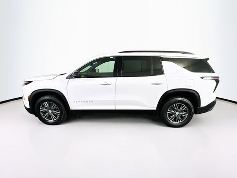Used 2025 Chevrolet Traverse LT image 4