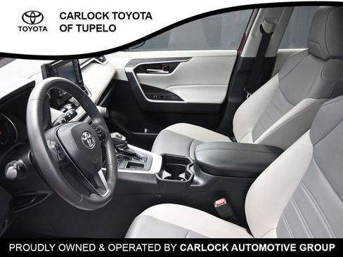 Used 2019 Toyota RAV4 XLE Premium image 10