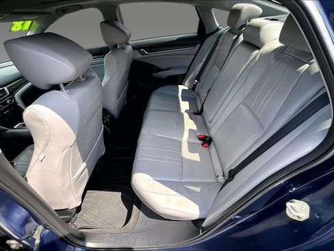 Used 2018 Honda Accord Touring image 15
