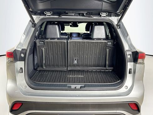 Used 2021 Toyota Highlander XSE image 25