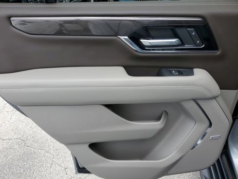 Used 2025 GMC Yukon Elevation RWD image 10