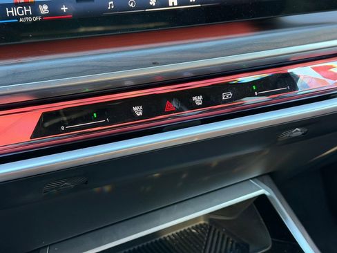 Used 2023 BMW 760i xDrive image 22