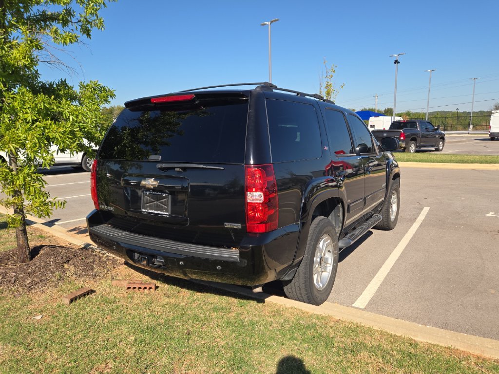 Used 2010 Chevrolet Tahoe LT w/ Luxury Package AWD/4WD image 3