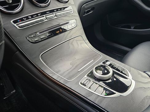 Used 2019 Mercedes-Benz GLC 300 4MATIC image 30