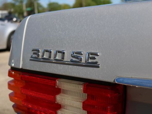 Used 1990 Mercedes-Benz 300 SE image 9