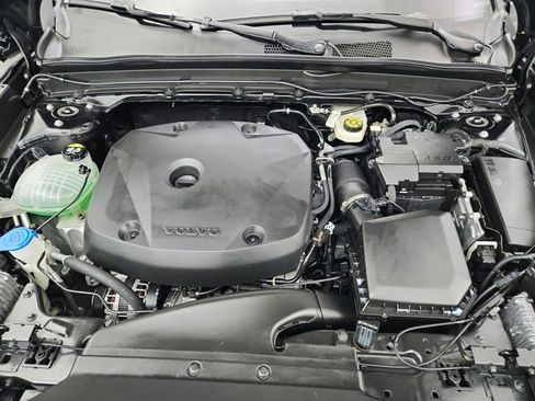 Used 2019 Volvo XC40 T5 R-Design image 30