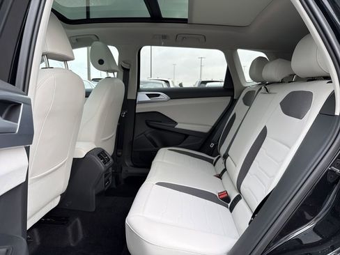 New 2026 Volkswagen Taos SE FWD image 13