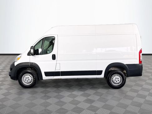 Used 2024 RAM ProMaster 2500 w/ Convenience Group FWD image 4