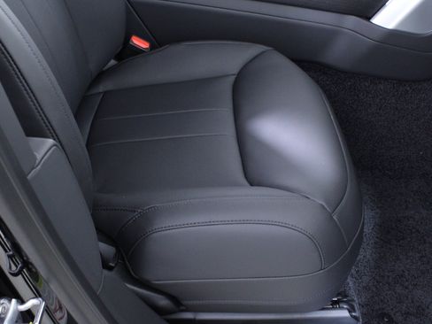 New 2026 Land Rover Range Rover Long Wheelbase SE image 13