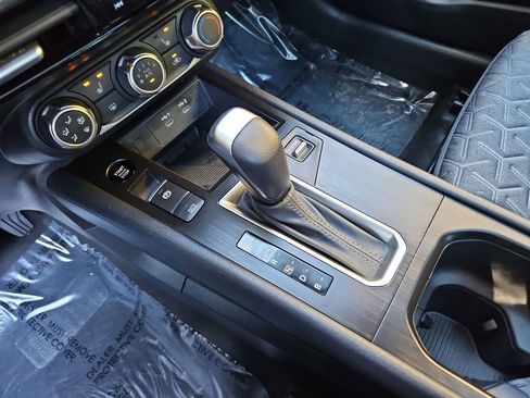 Used 2025 Nissan Kicks SV w/ SV Premium Package image 19