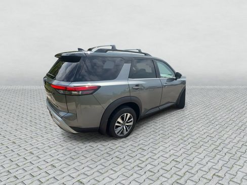 Certified 2023 Nissan Pathfinder SL w/ Black Appearance Package AWD/4WD image 8