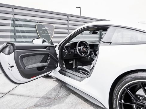 Used 2026 Porsche 911 GT3 w/ Weissach Package RWD image 33