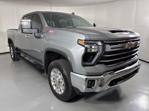 Used 2025 Chevrolet Silverado 2500 LTZ w/ LTZ Premium Package image 2