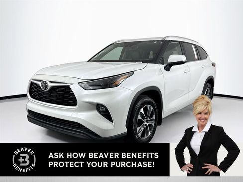 Certified 2025 Toyota Highlander XLE AWD/4WD image 1