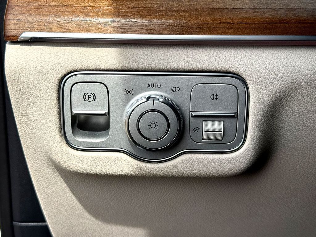 Used 2024 Mercedes-Benz GLE 350 4MATIC image 17