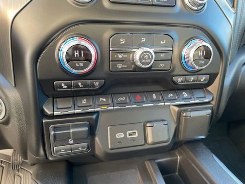 Used 2022 GMC Sierra 2500 Denali w/ Denali Ultimate Package image 34