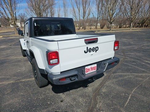 Used 2022 Jeep Gladiator Sport image 3