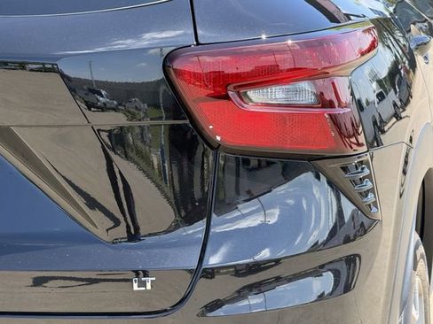 Certified 2025 Chevrolet Trax LT w/ LT Convenience Package FWD image 8